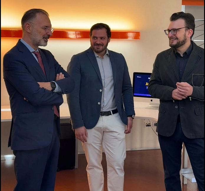 Social Media - Facebook: Massimo Bitonci visita Sorgetech a Schio